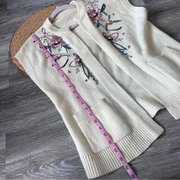 Vintage 80’s embroidered sleeveless cardigan vest cottagecore‎ dainty floral - Picture 2 of 7
